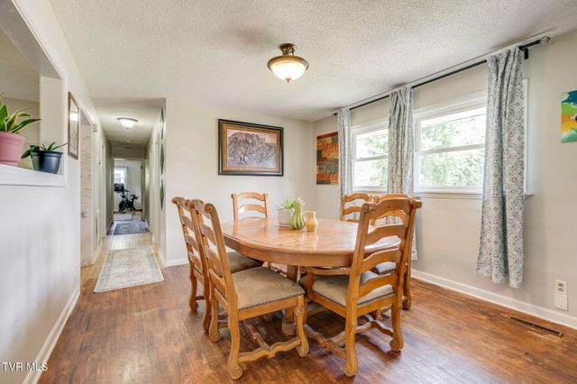 2400 Larkspur Drive, Johnson City, TN 37604