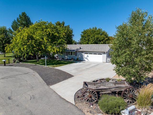 4230 N Patriot Cir, Meridian, ID 83646 property photo
