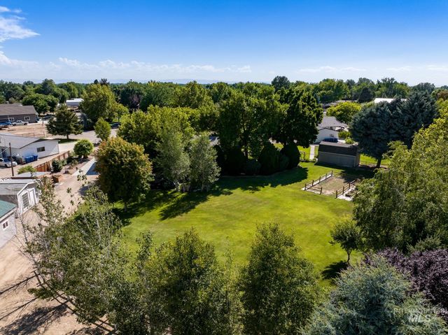 4230 N Patriot Cir, Meridian, ID 83646