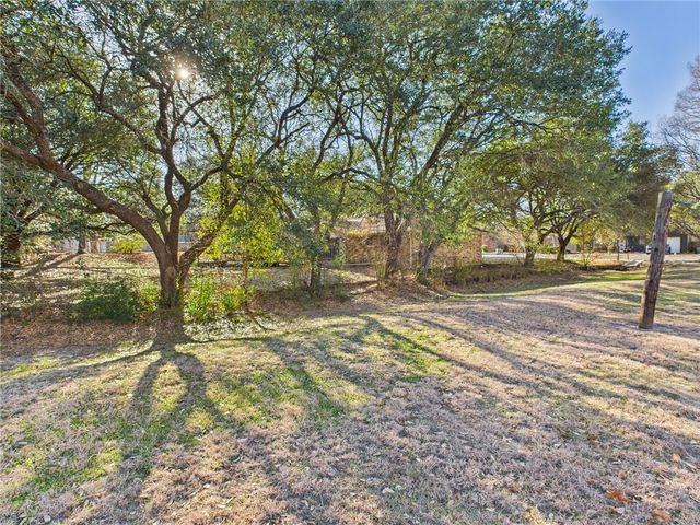 3015 Westwood Main Drive, Bryan, TX 77807