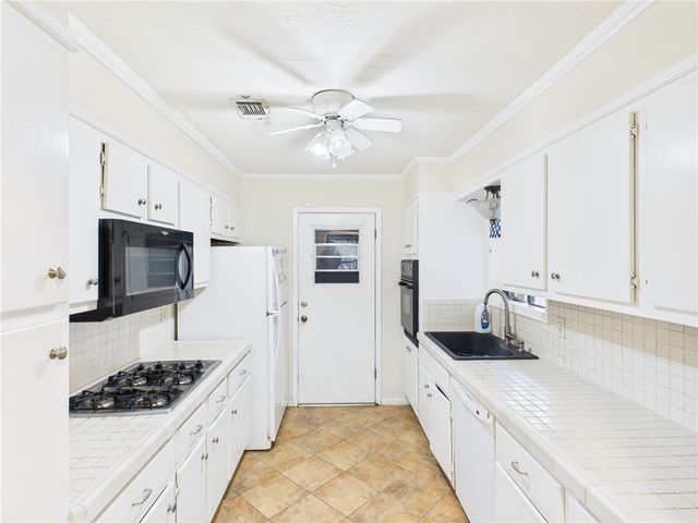 3015 Westwood Main Drive, Bryan, TX 77807