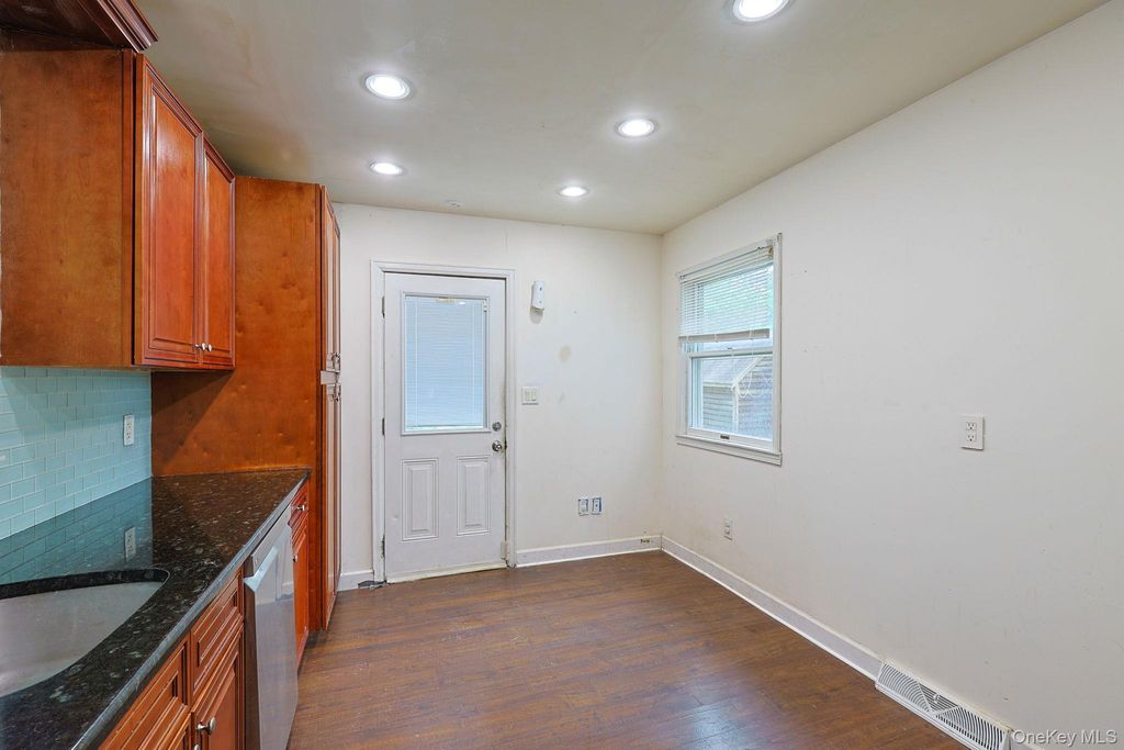 16 Clove Road, Salisbury Mills, NY 12577 — photo 4