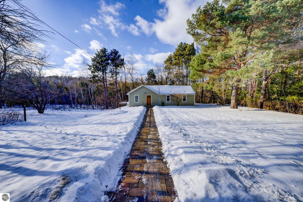 Image 11 of property listing at 1550 S French Road, Lake Leelanau, MI 49653