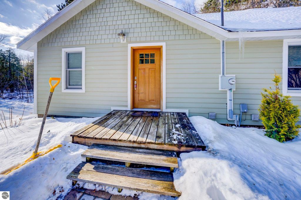 Image 13 of property listing at 1550 S French Road, Lake Leelanau, MI 49653