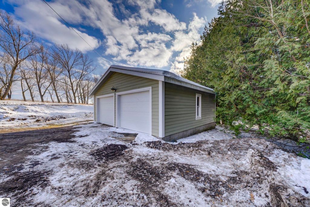 Image 7 of property listing at 1550 S French Road, Lake Leelanau, MI 49653