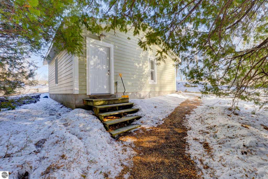 Image 9 of property listing at 1550 S French Road, Lake Leelanau, MI 49653