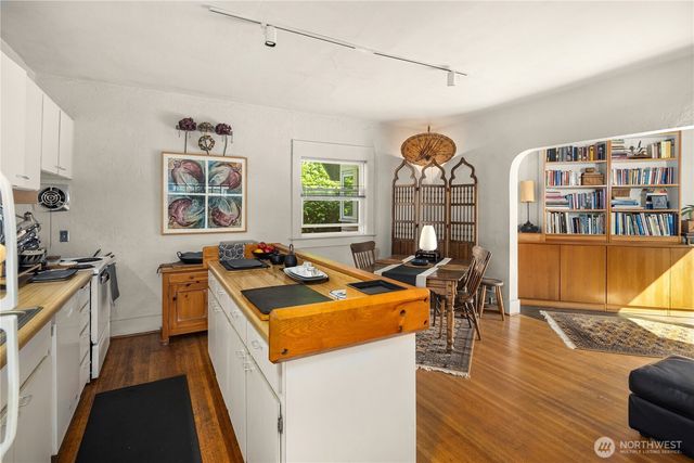 111 W Kinnear Place, Seattle, WA 98119