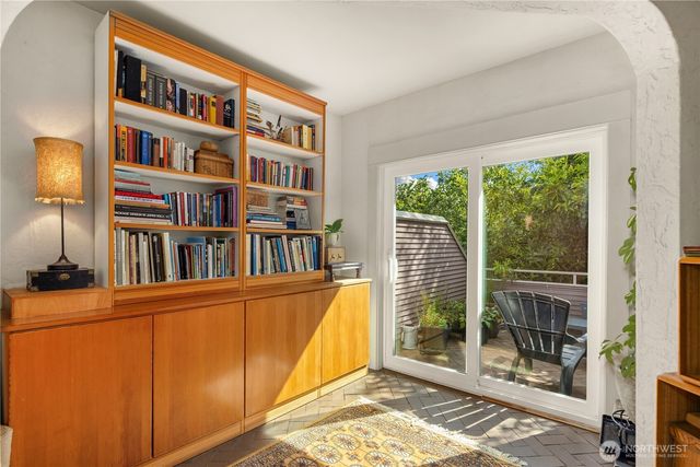 111 W Kinnear Place, Seattle, WA 98119