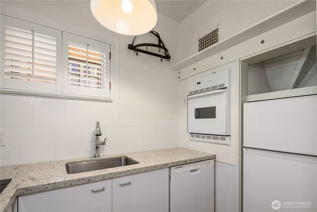 111 W Kinnear Place, Seattle, WA 98119