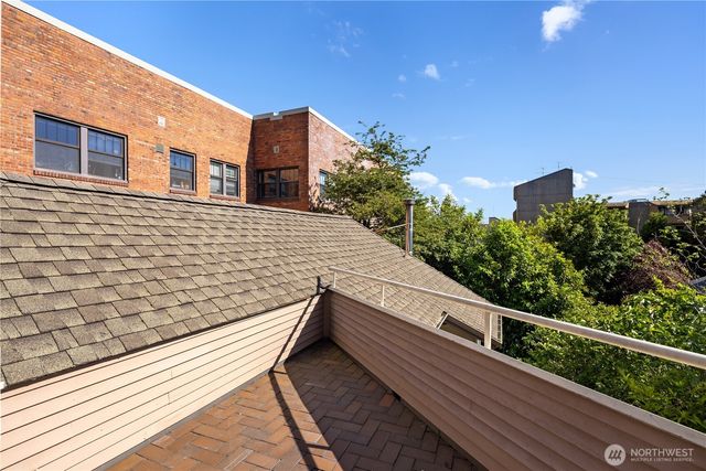 111 W Kinnear Place, Seattle, WA 98119