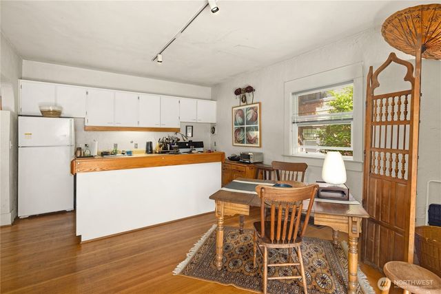 111 W Kinnear Place, Seattle, WA 98119