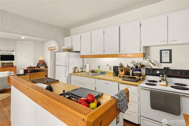 111 W Kinnear Place, Seattle, WA 98119