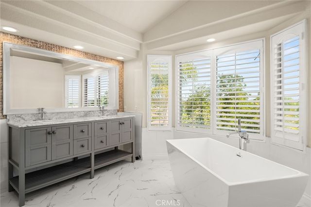 23715 Via Segovia Street, Murrieta, CA 92562