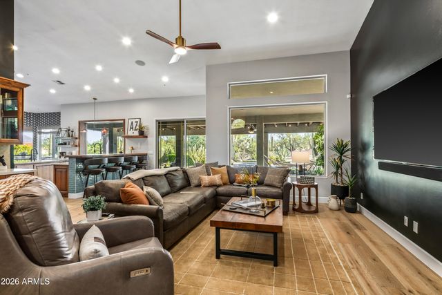 8667 E LARIAT Lane, Scottsdale, AZ 85255
