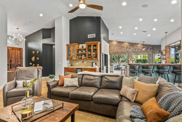8667 E LARIAT Lane, Scottsdale, AZ 85255