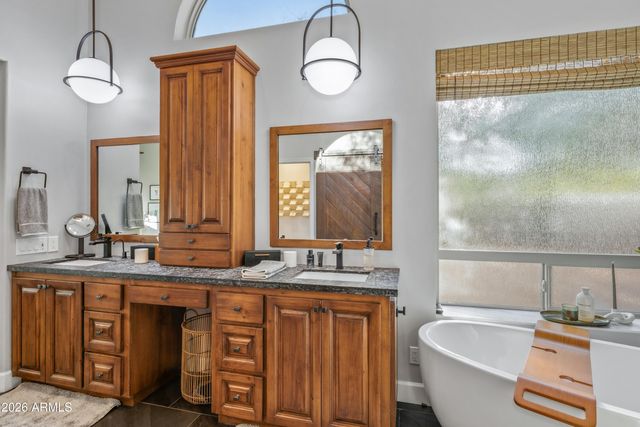 8667 E LARIAT Lane, Scottsdale, AZ 85255