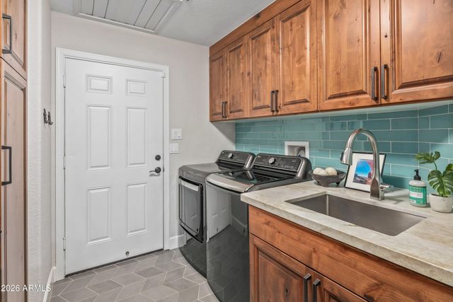8667 E LARIAT Lane, Scottsdale, AZ 85255