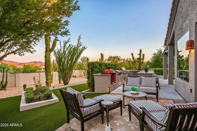 8667 E LARIAT Lane, Scottsdale, AZ 85255