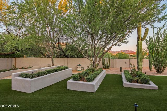 8667 E LARIAT Lane, Scottsdale, AZ 85255