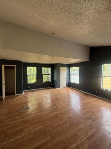 233 W Hammond Street, Lancaster, TX 75146