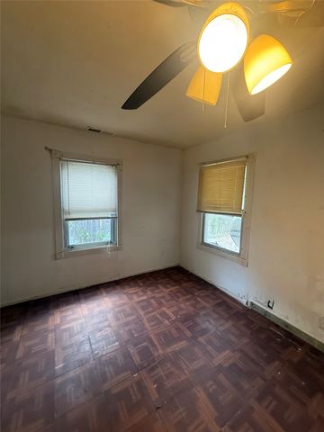 233 W Hammond Street, Lancaster, TX 75146
