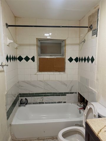233 W Hammond Street, Lancaster, TX 75146