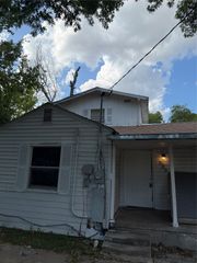 233 W Hammond Street, Lancaster, TX 75146