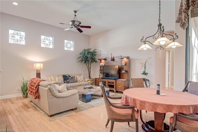 3126 Terramar CT, Naples, FL 34119