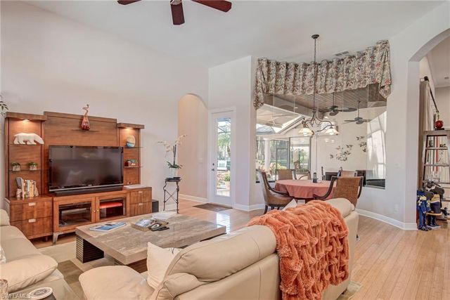 3126 Terramar CT, Naples, FL 34119