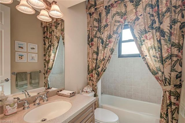 3126 Terramar CT, Naples, FL 34119