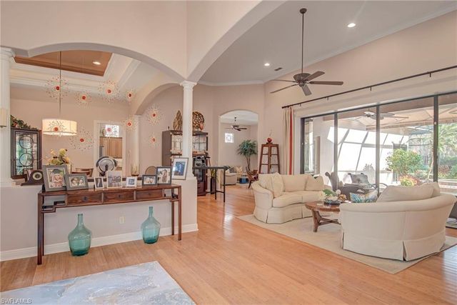 3126 Terramar CT, Naples, FL 34119
