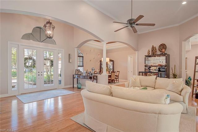 3126 Terramar CT, Naples, FL 34119