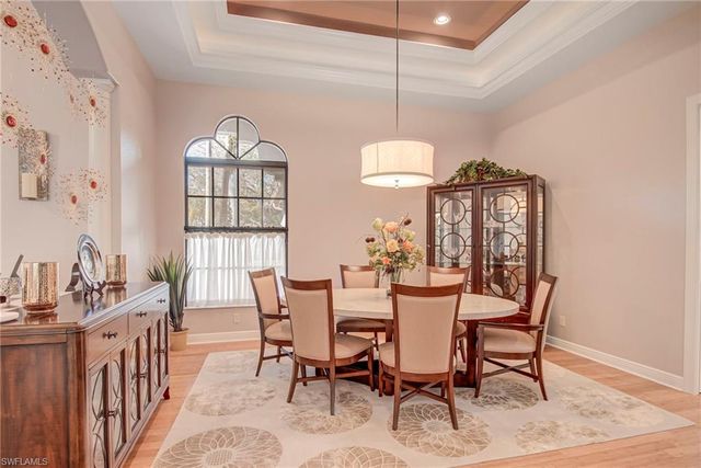 3126 Terramar CT, Naples, FL 34119