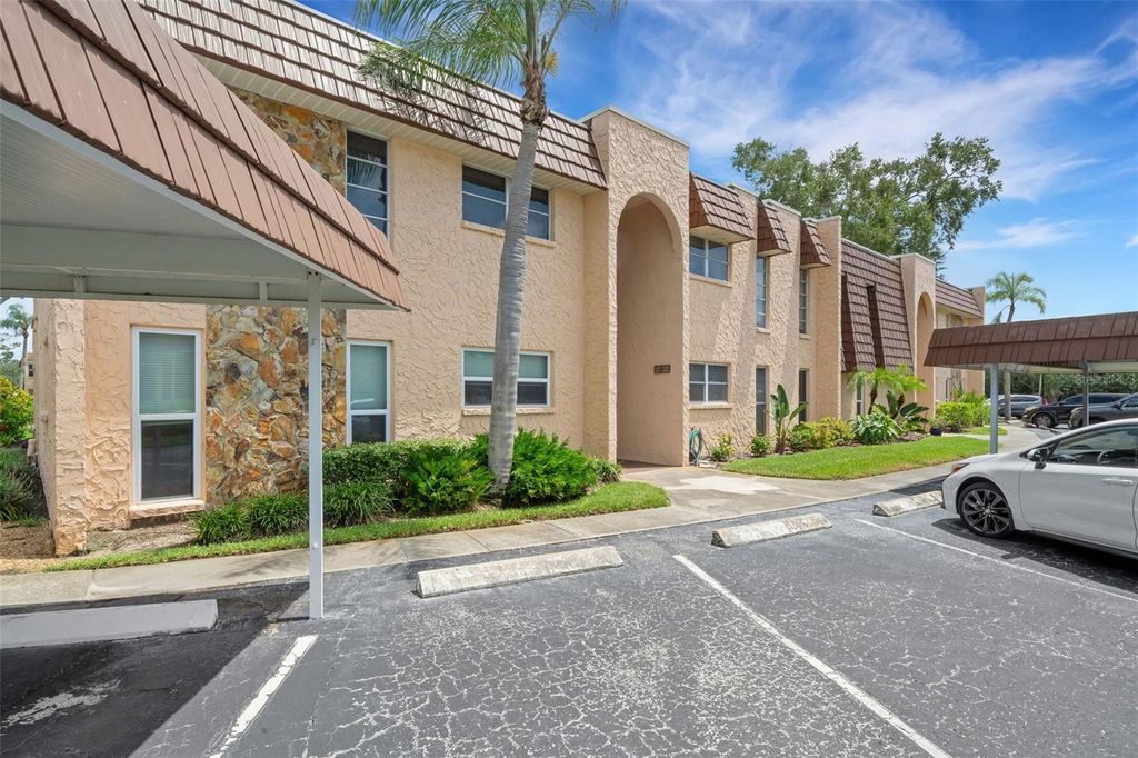 Image 1 of property listing at 121 ASPEN CIRCLE 121, Seminole, FL 33777