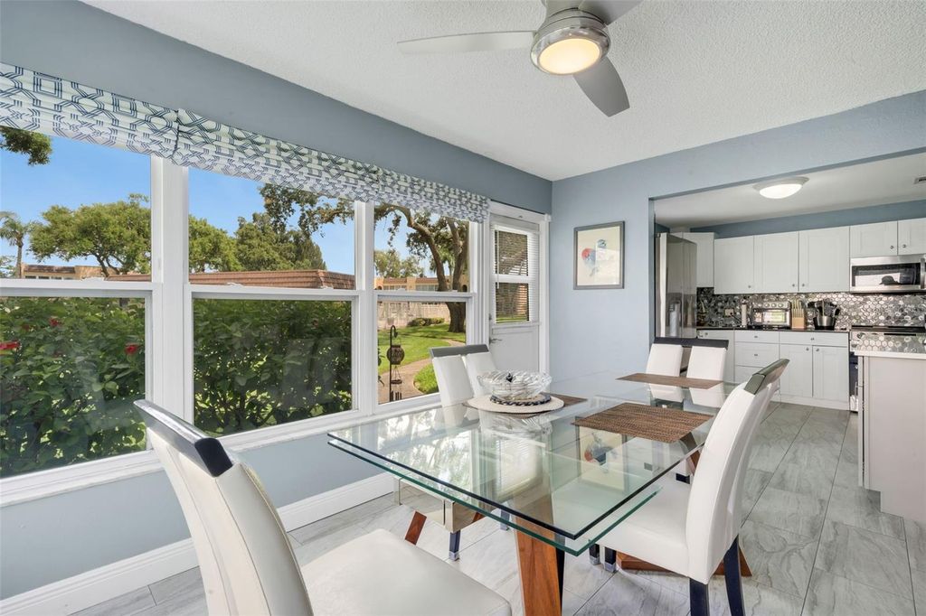 Image 18 of property listing at 121 ASPEN CIRCLE 121, Seminole, FL 33777