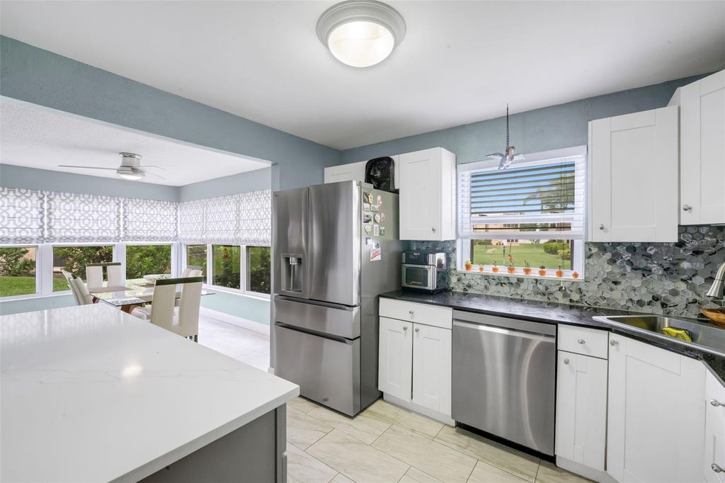 Image 21 of property listing at 121 ASPEN CIRCLE 121, Seminole, FL 33777