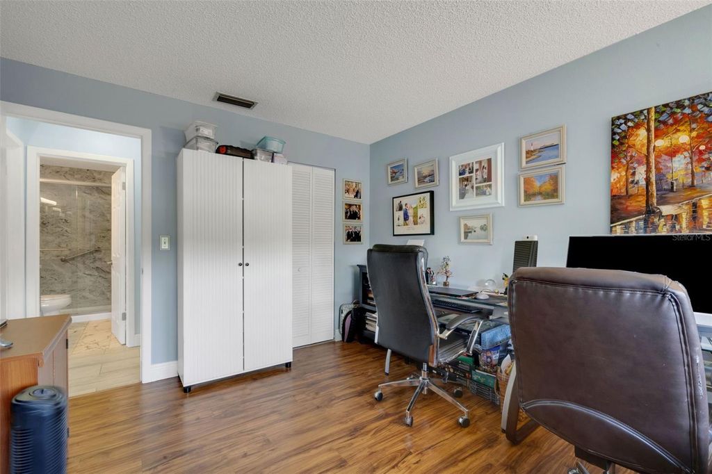 Image 25 of property listing at 121 ASPEN CIRCLE 121, Seminole, FL 33777