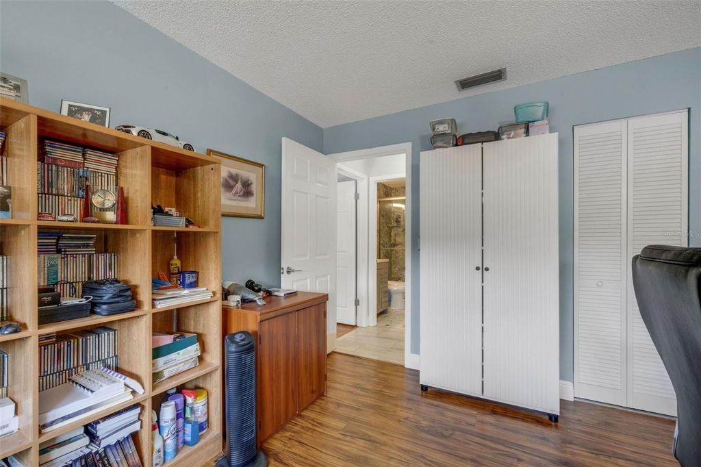 Image 26 of property listing at 121 ASPEN CIRCLE 121, Seminole, FL 33777