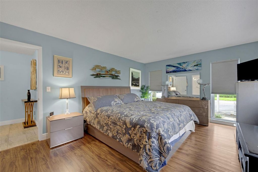 Image 28 of property listing at 121 ASPEN CIRCLE 121, Seminole, FL 33777