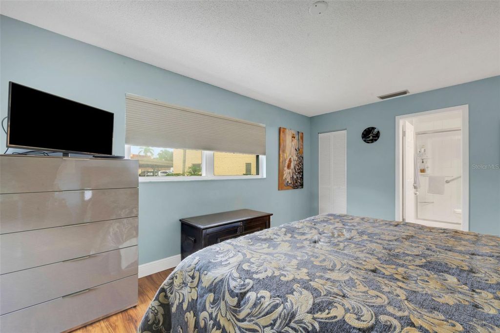 Image 30 of property listing at 121 ASPEN CIRCLE 121, Seminole, FL 33777