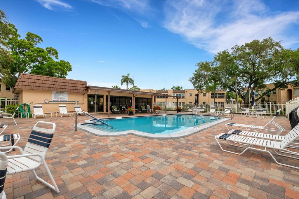 Image 34 of property listing at 121 ASPEN CIRCLE 121, Seminole, FL 33777