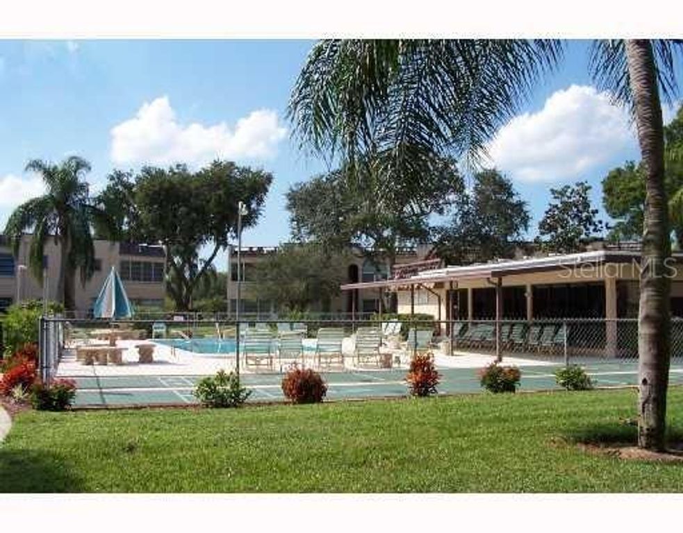 Image 35 of property listing at 121 ASPEN CIRCLE 121, Seminole, FL 33777