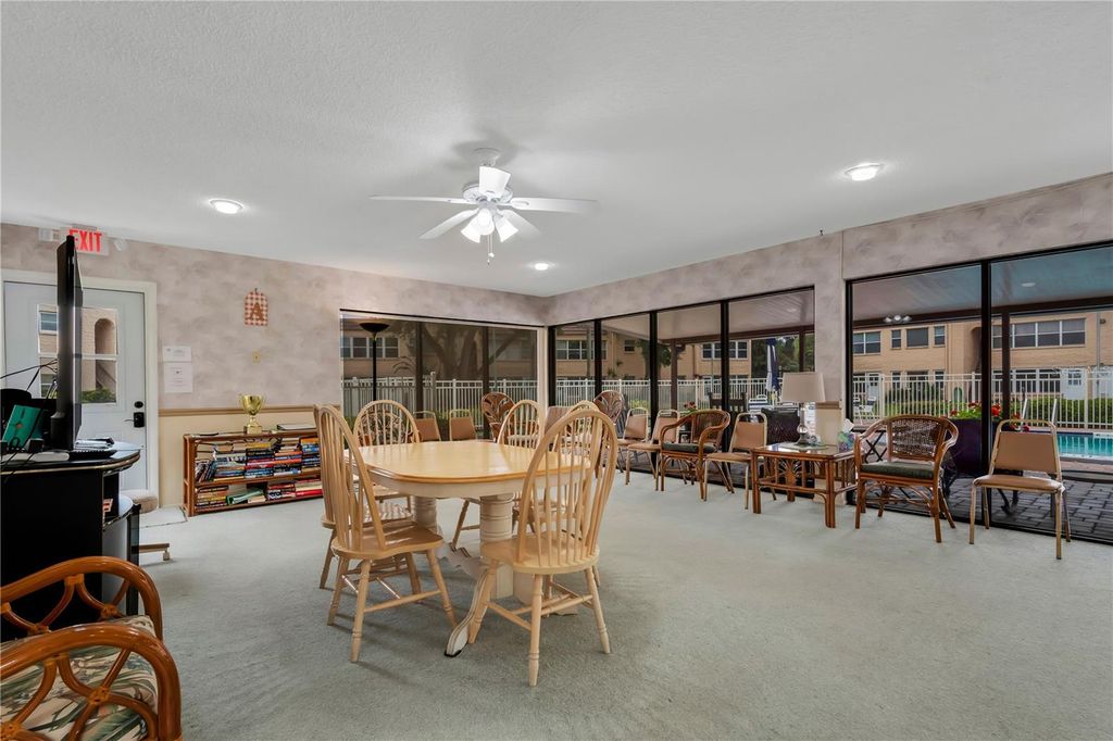 Image 38 of property listing at 121 ASPEN CIRCLE 121, Seminole, FL 33777