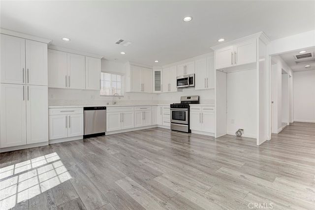 7349 Etiwanda, Reseda, CA 91335