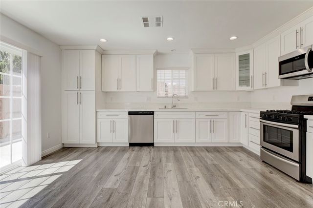7349 Etiwanda, Reseda, CA 91335