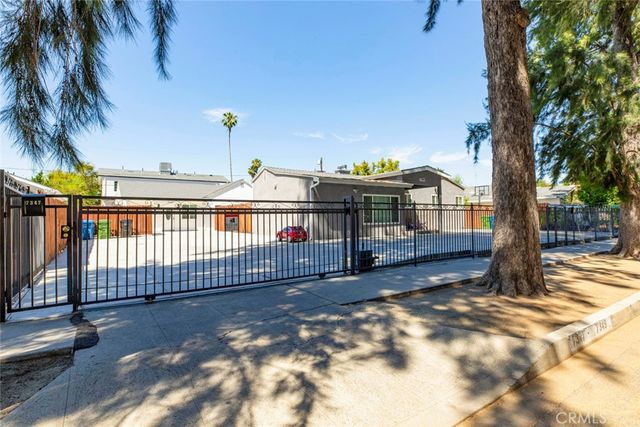 7349 Etiwanda, Reseda, CA 91335