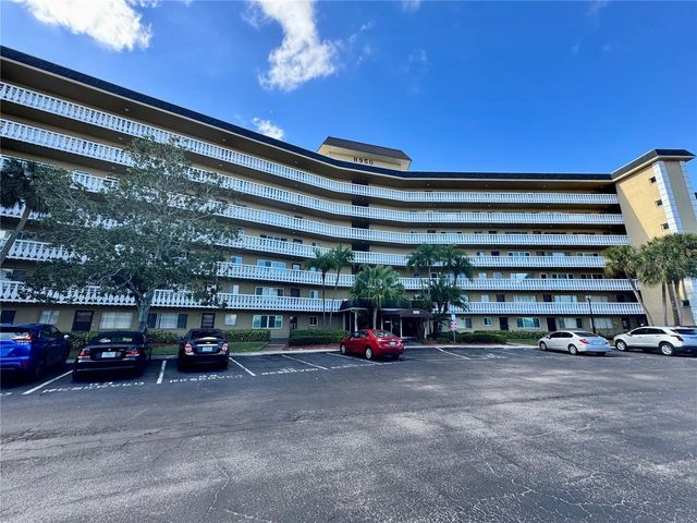 8950 PARK BOULEVARD 707, Seminole, FL 33777