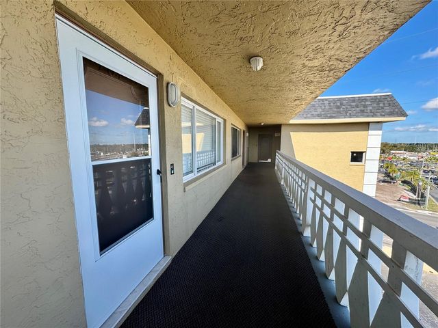 8950 PARK BOULEVARD 707, Seminole, FL 33777