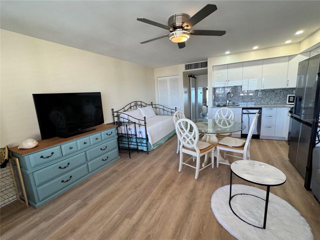 8950 PARK BOULEVARD 707, Seminole, FL 33777