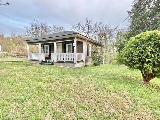 1072 Grassy Knob Road, Pilot Mountain, NC 27041